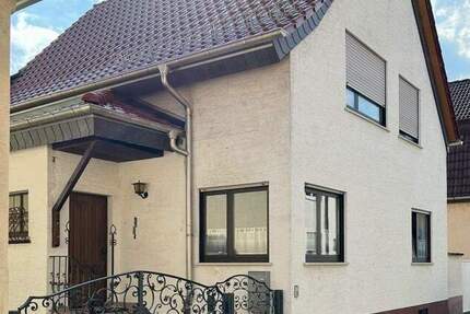 Schnäppchen | vermietetes freistehendes 2-Familienhaus mit Garage 4 zimmer