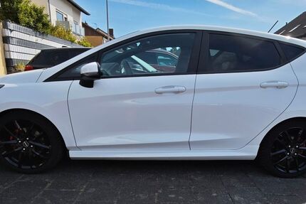 Ford Fiesta 42.000 km 22.100 &euro; Babenhausen 64832