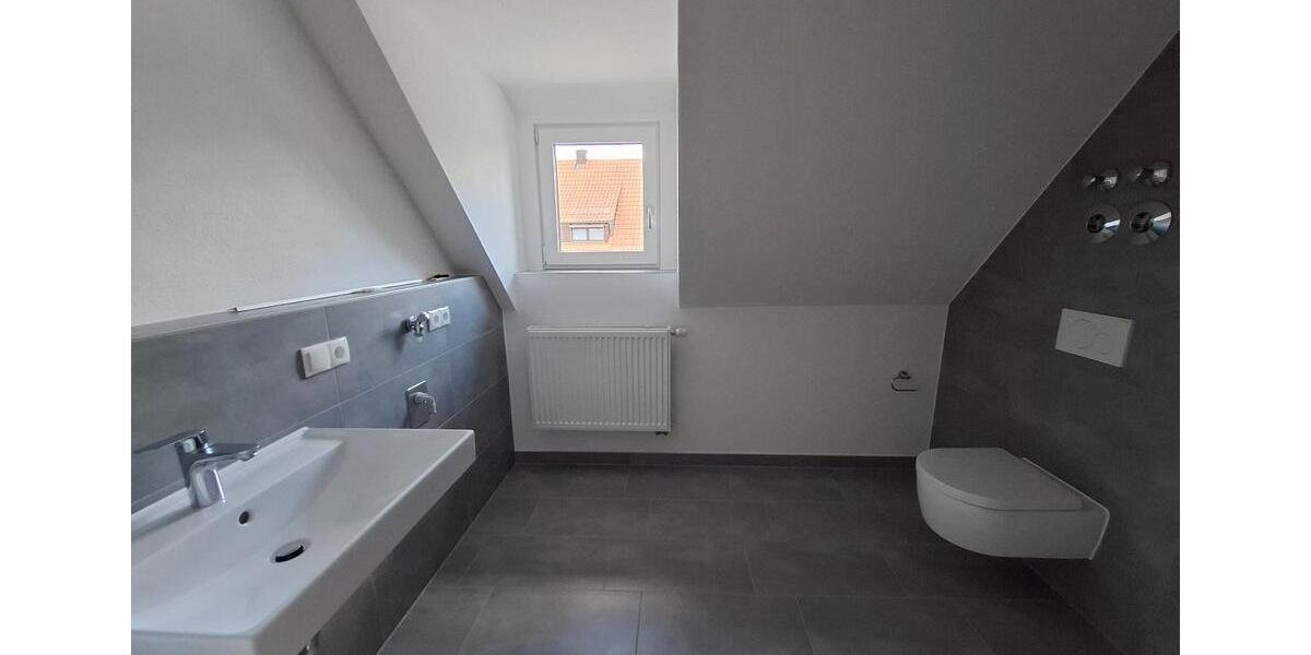 Dachgeschoßwohnung Geisenhausen - 4 Zimmer, 91 m&sup2;, 990&euro; | Angebot:26636176