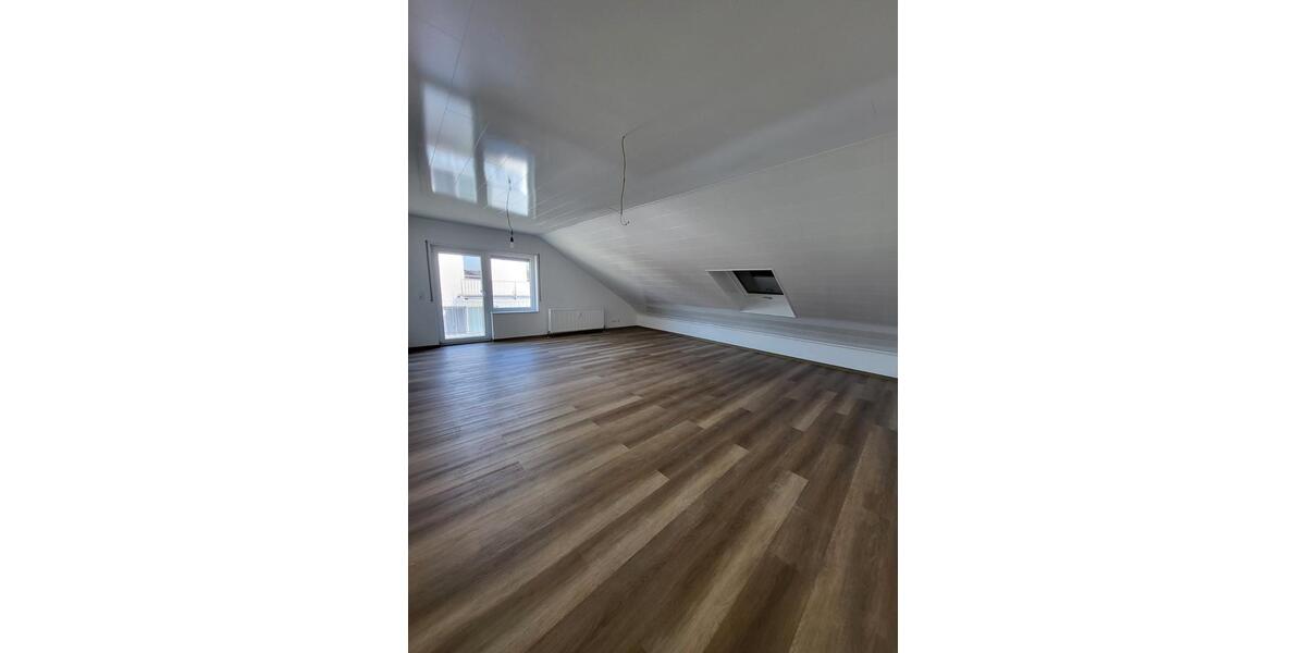 Dachgeschoßwohnung Waghäusel - 3 Zimmer, 76 m&sup2;, 900&euro; | Angebot:26312711