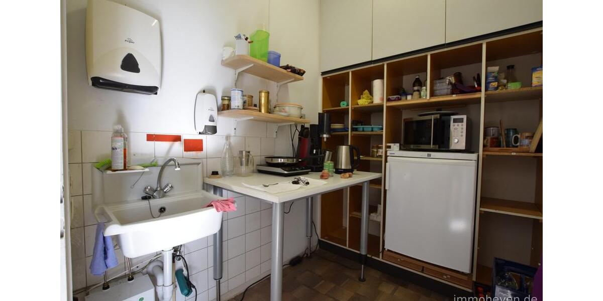 Büro-Gewerbeimmobilie, ebenerdig, vielseitig nutzbar, mit Parkflächen zimmer