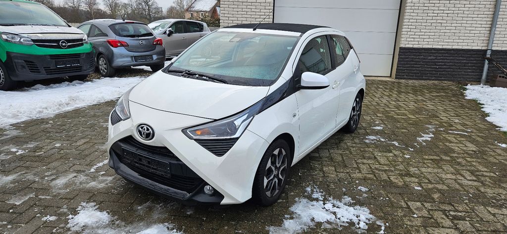 Toyota Aygo (X) 68.436 km 9.900 &euro; Garbsen 30826