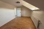 Dachgeschoßwohnung Alteglofsheim - 3 Zimmer, 90 m&sup2;, 1.100&euro; | Angebot:26250546