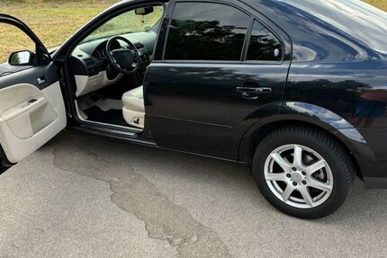 Ford Mondeo 130.000 km 1.999 &euro; Brühl 50321