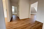Erstbezug! Lichtdurchflutete DG-Wohnung mit ca. 93?m² Grundfläche, Balkon, Aufzug, TG STP