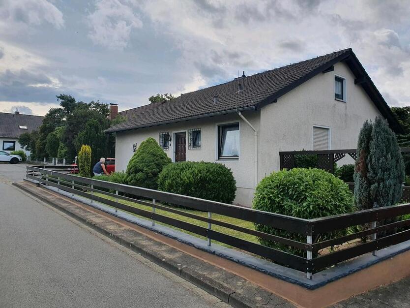 Einfamilienhaus voll unterkellert ,ruhige Lage