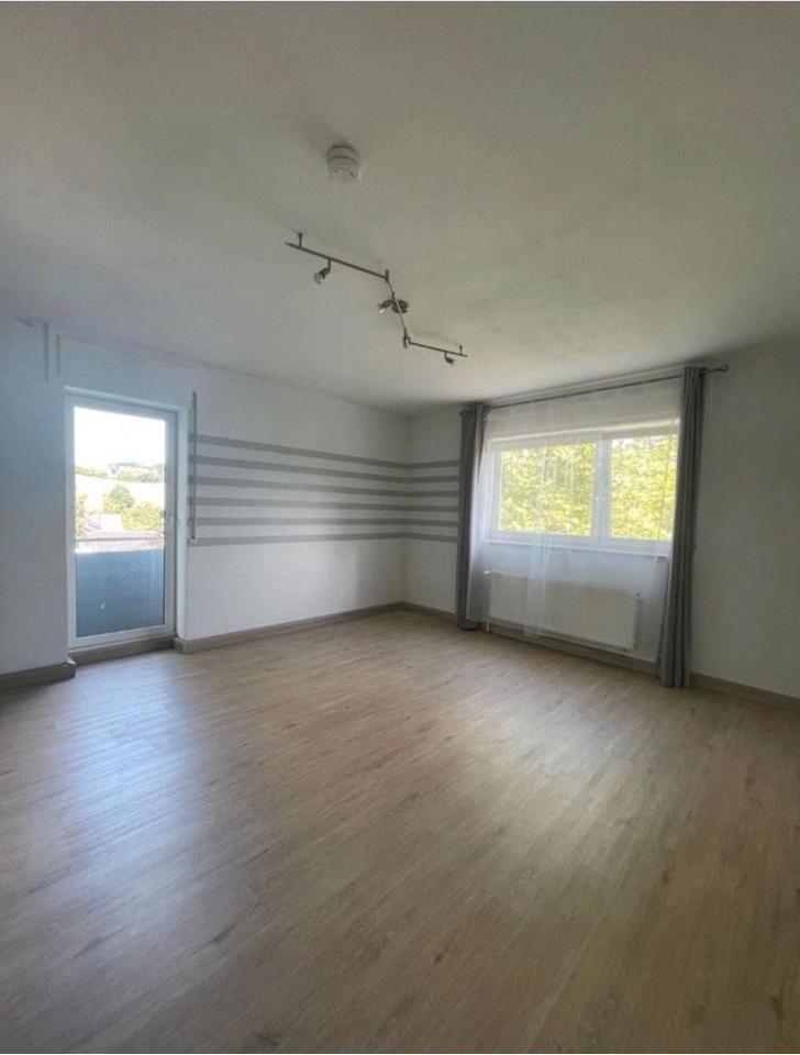 4-Zimmer Wohnung mit zwei Balkonen zu Verkaufen zimmer