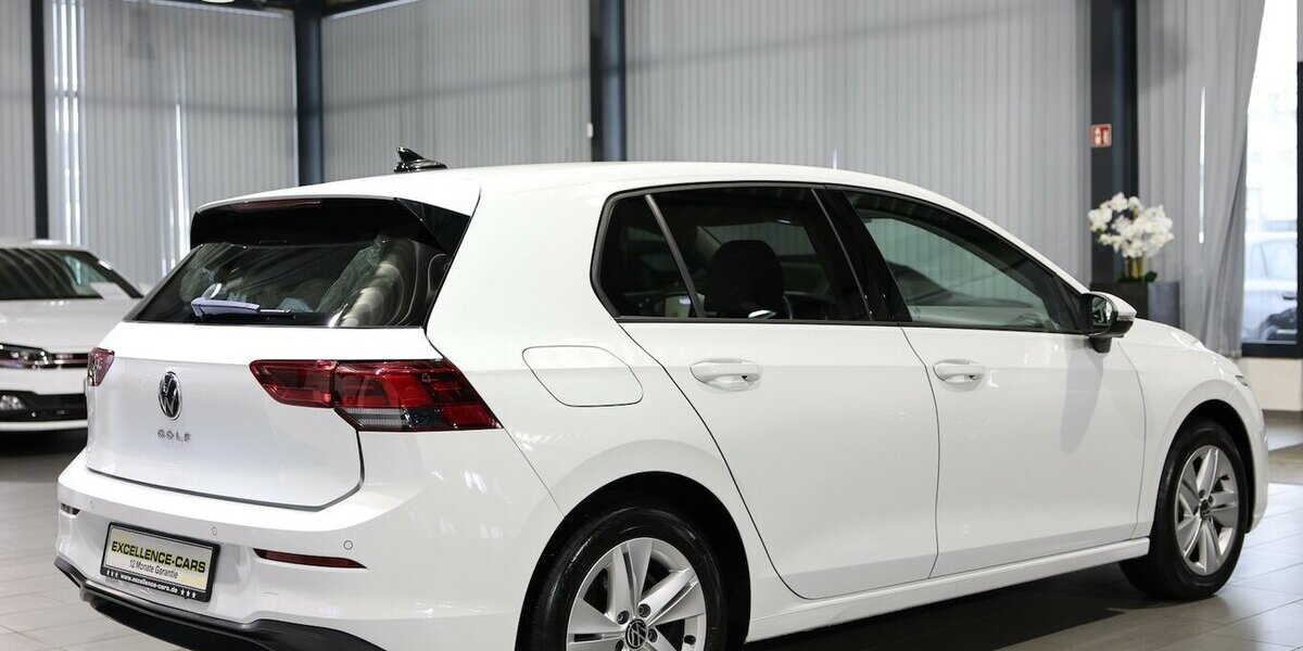 VW Golf VIII 2.0 TDI DSG LIFE IQ / NAVI+KAMERA, LED 53.000 km 21.998 &euro; Hamm 59077