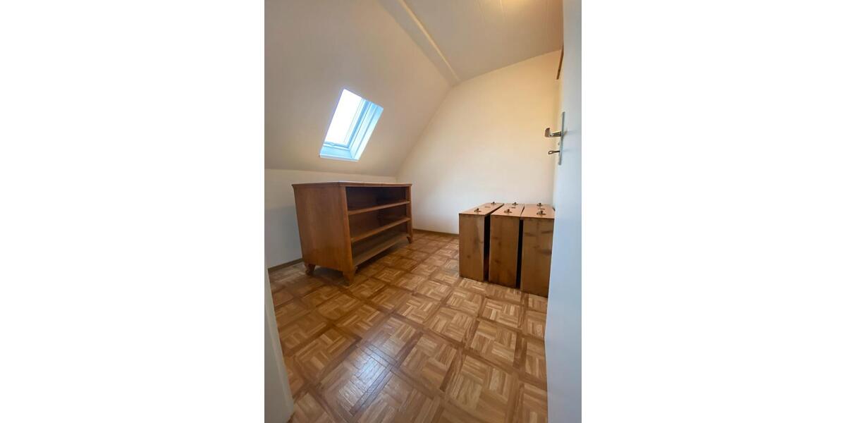 Dachgeschoßwohnung Waigolshausen - 2 Zimmer, 45 m&sup2;, 450&euro; | Angebot:26261861