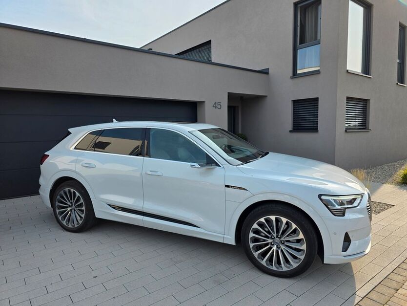 Audi e-tron 67.900 km 33.900 € Würzburg 97082