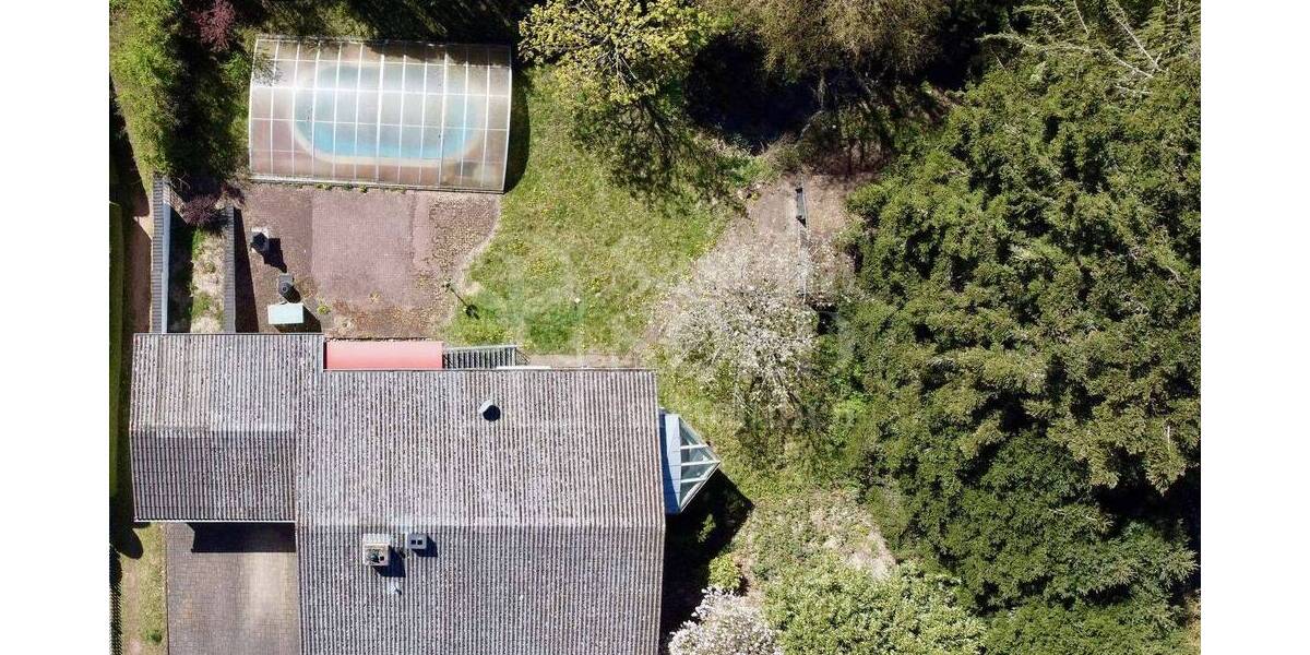 Großzügiges Anwesen in ruhiger Waldrandlage - Pool, Sauna, Wintergarten, Balkon u. Doppelgarage - Einfamilienhaus Spiesen-Elversberg Elversberg | Angebot:26178654