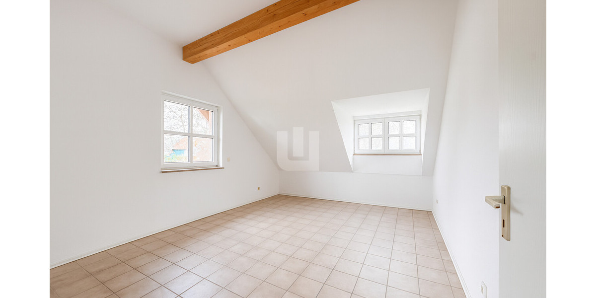 WINDISCH - Gemütliche 2-Zi.- DG Wohnung mit EBK und Balkon in ruhiger & zentraler Wohnlage 2 zimmer