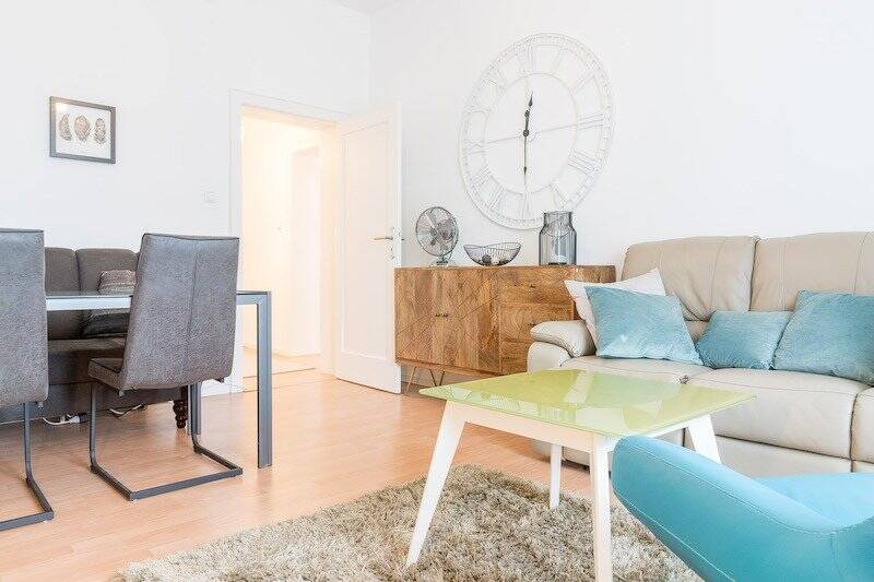 LuxusWohnung mit zwei Zimmern!