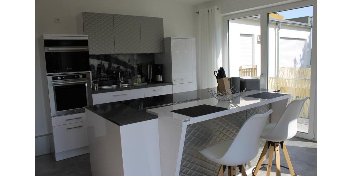 Regensburg-West, 110qm, Sky Suite, hochwertig möbliert und vollständig ausgestattet bis zu 3 Personen 3 zimmer