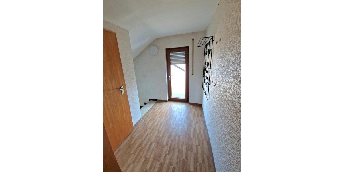 Dachgeschoßwohnung Obersulm - 3 Zimmer, 65 m&sup2;, 900&euro; | Angebot:25843640