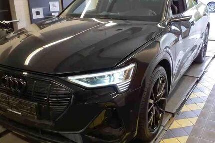 Audi e-tron 48.075 km 39.990 &euro; Hamburg 22047