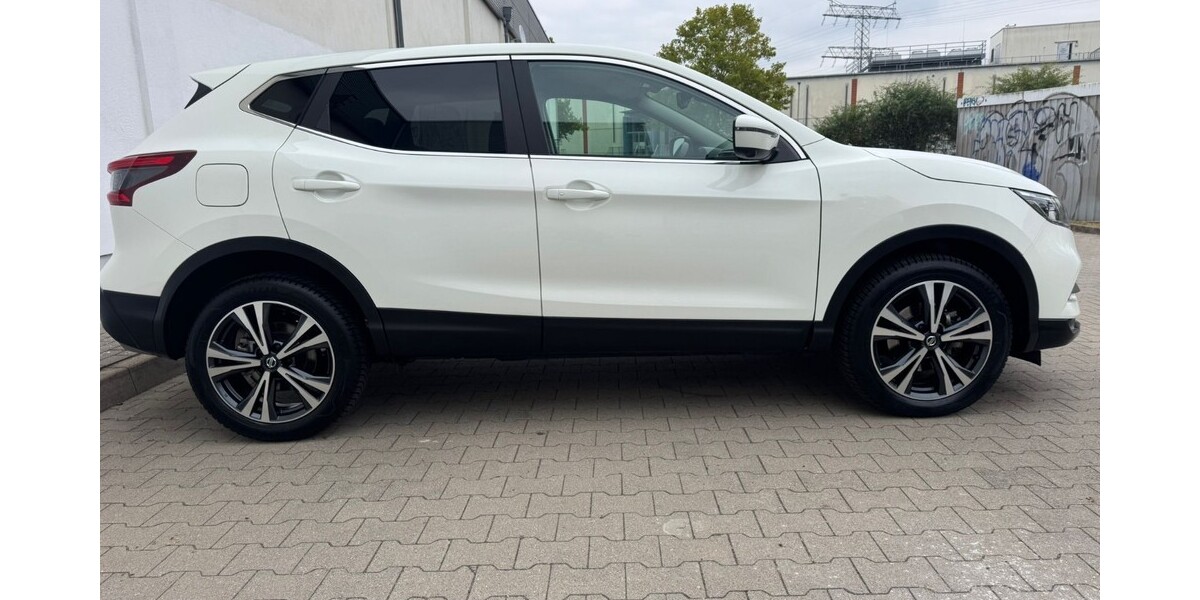 Nissan Qashqai 25.651 km 18.990 &euro; Berlin 10178