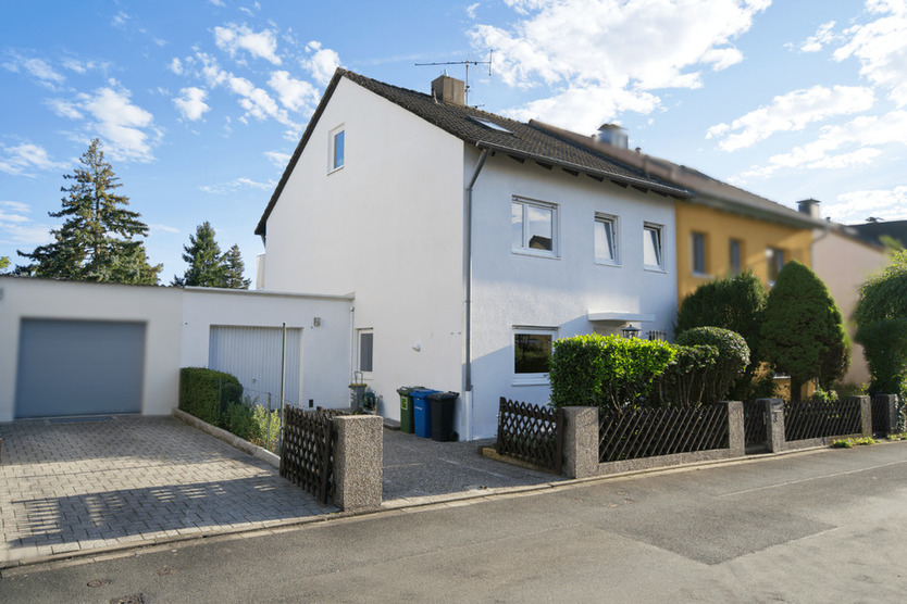 Familienfreundliche, gepflegte DHH mit Garten in Erlangen zimmer