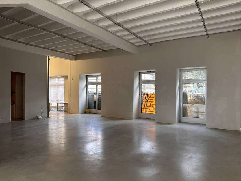 Büro in Berlin 8.636 € 395 m²