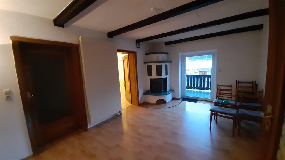 Wohnhaus vollunterkellert m. Dachausbau u. Nebengebäude m. 2 Fewo