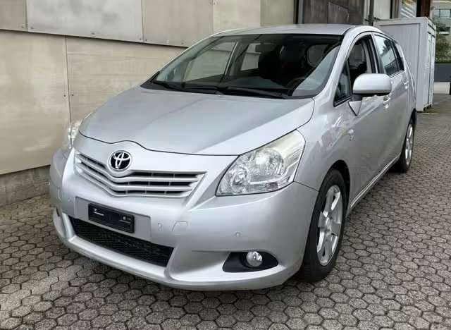 Toyota Verso 72.100 km 15.700 € Stuttgart 70199