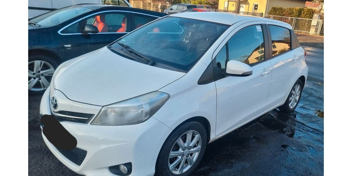Toyota Yaris 253.100 km 3.990 &euro; Berlin 12489