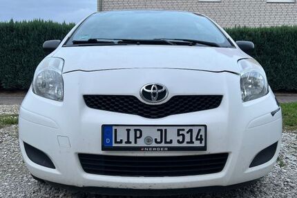 Toyota Yaris 173.000 km 2.200 &euro; Lage 32791