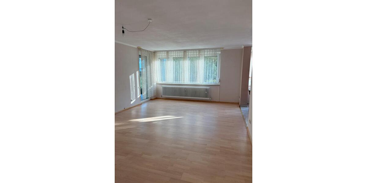 Hochparterre Holzgerlingen - 4.5 Zimmer, 99 m&sup2;, 1.700&euro; | Angebot:25612116