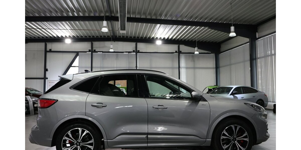 Ford Kuga 2.5 P-HEV ST-LINE-X STYLING SPORT PANORAMA 73.000 km 22.444 &euro; Hamm 59077
