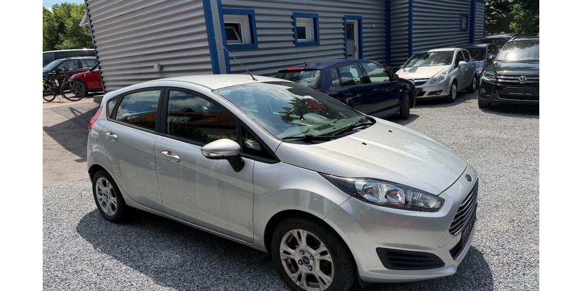 Ford Fiesta 97.000 km 4.499 &euro; Detmold 32758
