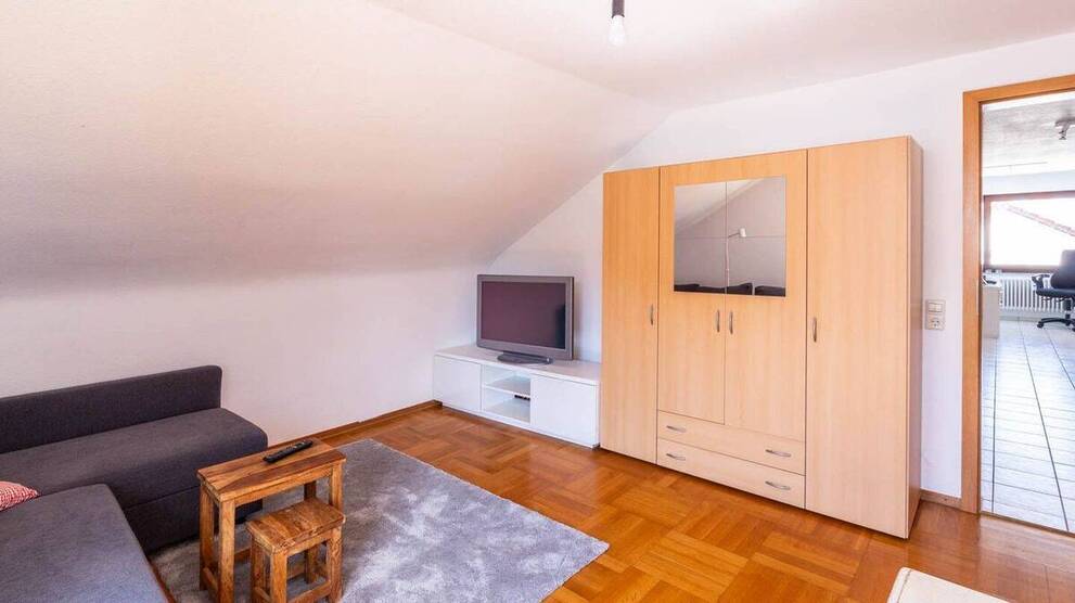 Liebevoll gepflegtes Drei-Parteienhaus in ruhiger Wohnlage 9 zimmer