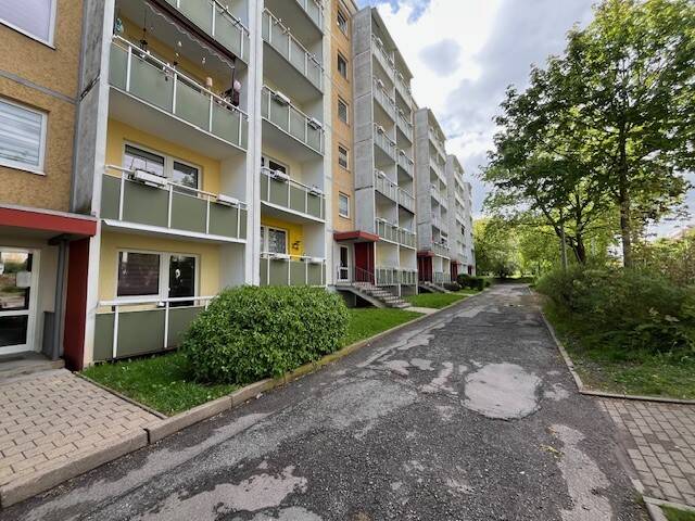 Etagenwohnung Zwickau Neuplanitz - 4 Zimmer, 70 m&sup2;, 400&euro; | Angebot:26673972