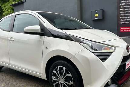 Toyota Aygo 64.540 km 8.880 &euro; Dortmund 44369