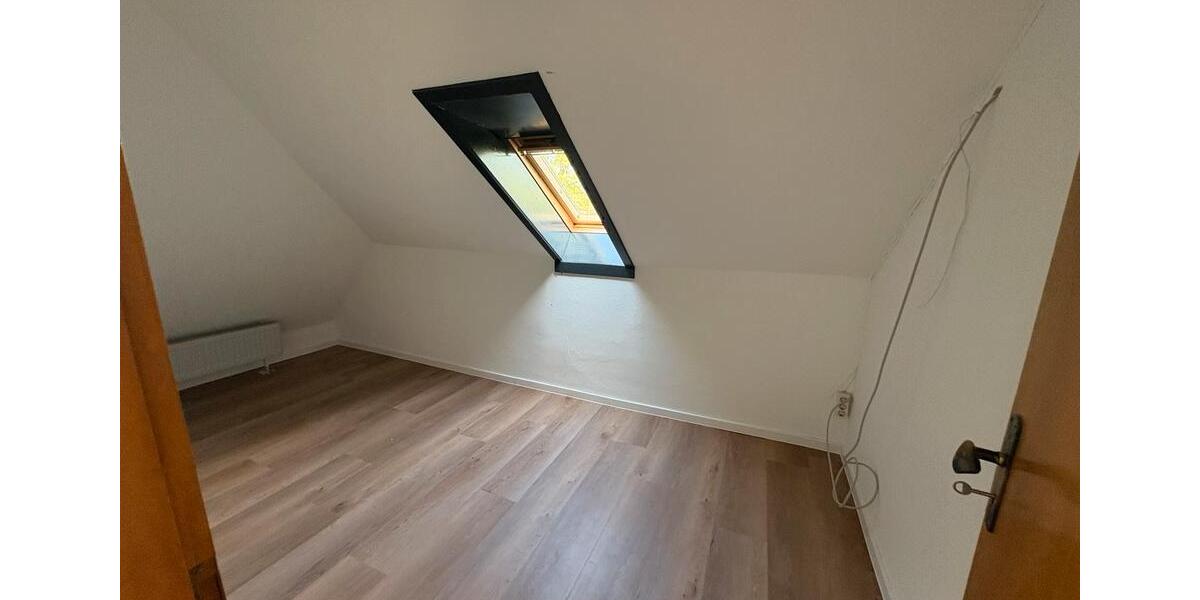 Dachgeschoßwohnung Helpsen - 3.5 Zimmer, 75 m&sup2;, 600&euro; | Angebot:26384883