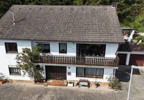 Großes Zweifamilienhaus in exponierter Lage von Niederkirchen
