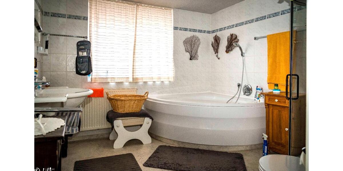 Bauernhaus, Landhaus Vöhl - 7 Zimmer, 100 m&sup2;, 215.000&euro; | Angebot:26423708