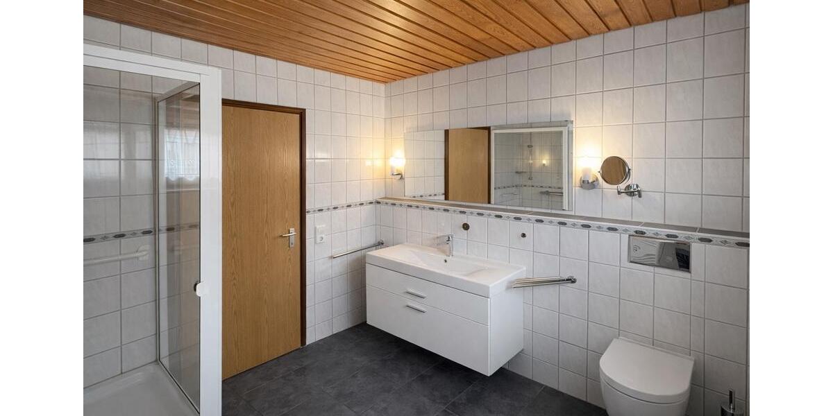Bungalow Titisee-Neustadt Neustadt - 6 Zimmer, 175 m&sup2;, 360.000&euro; | Angebot:27076146