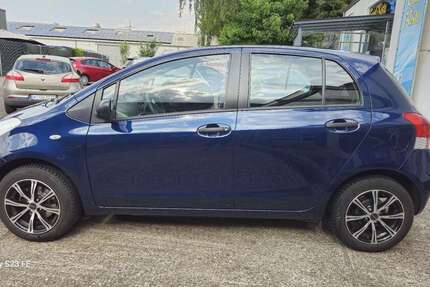 Toyota Yaris 90.000 km 4.000 € Köln 50677
