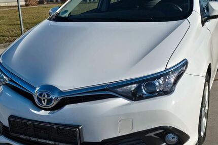 Toyota Auris 150.000 km 10.990 &euro; Fürstenfeldbruck 82256