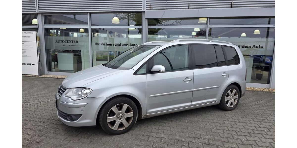 VW Touran 245.000 km 2.999 &euro; Jülich 52428