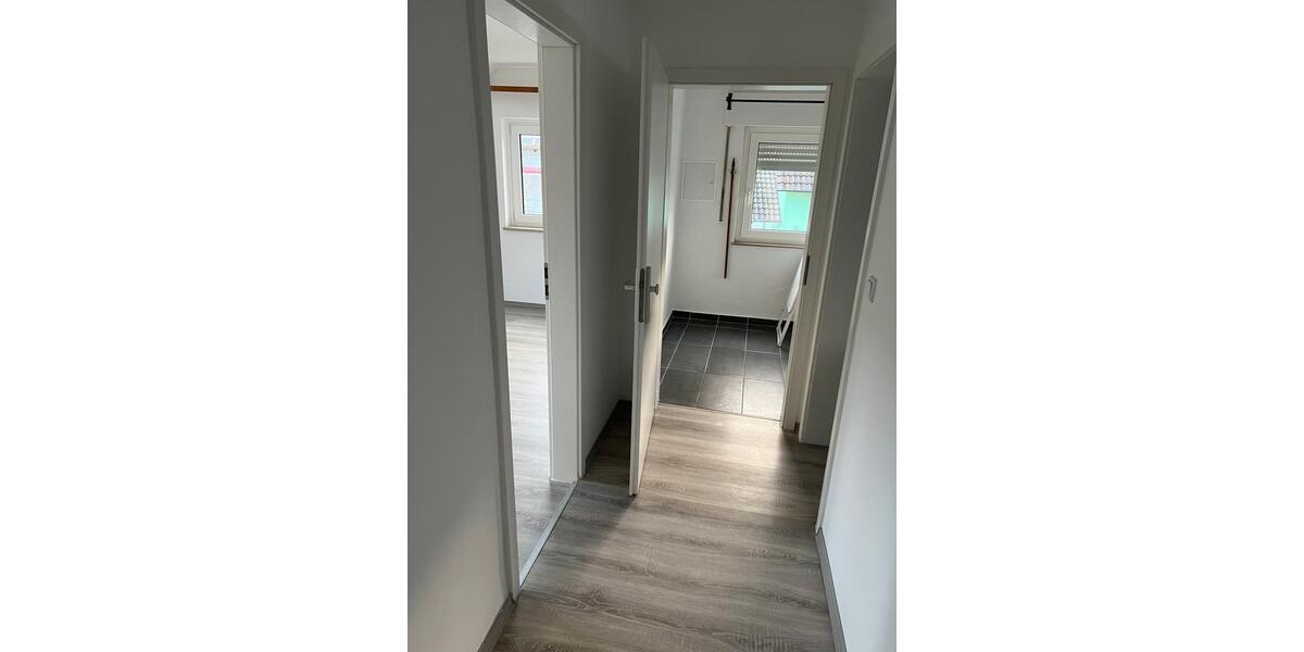 Dachgeschoßwohnung Mühlacker - 3 Zimmer, 90 m&sup2;, 1.200&euro; | Angebot:26612905