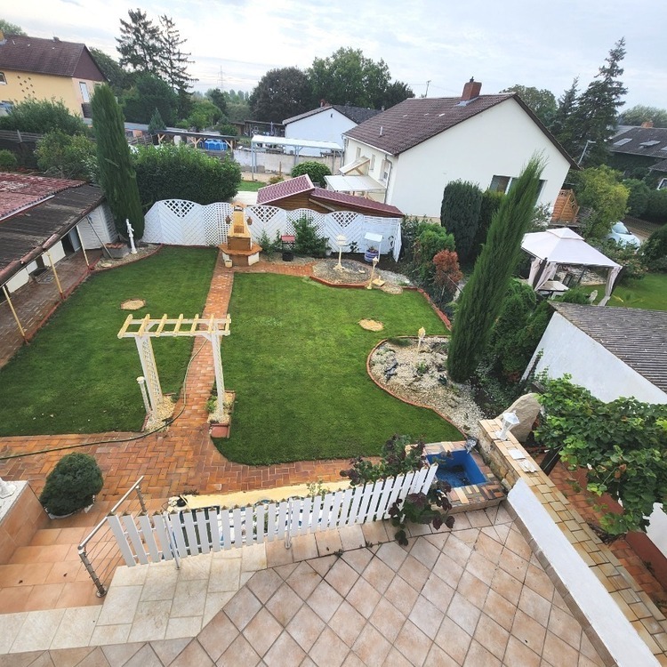Helles Einfamilienhaus mit Potential nahe idyllischer Weinstraße und gefragter Metropolregion