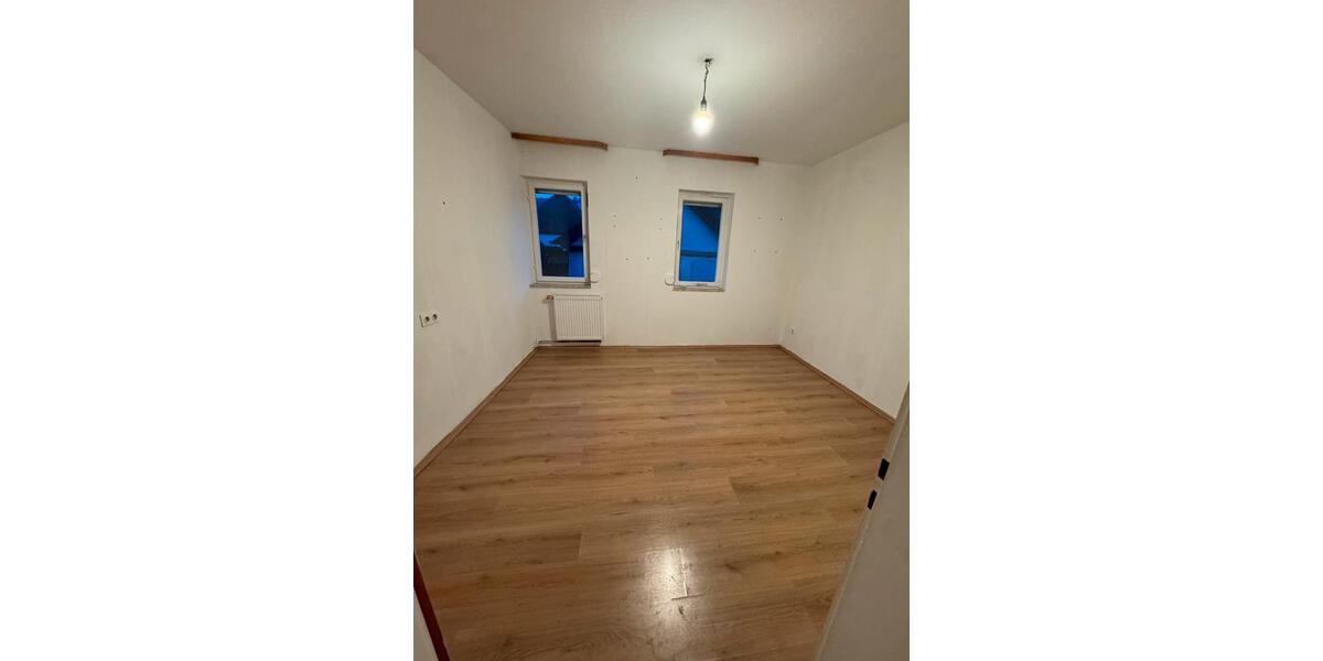 Einfamilienhaus Euerdorf - 6 Zimmer, 200 m&sup2;, 1.250&euro; | Angebot:24840767
