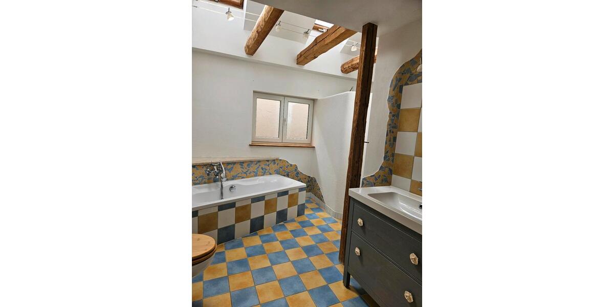 Einfamilienhaus Westheim - 8 Zimmer, 280 m&sup2;, 320.000&euro; | Angebot:27535648