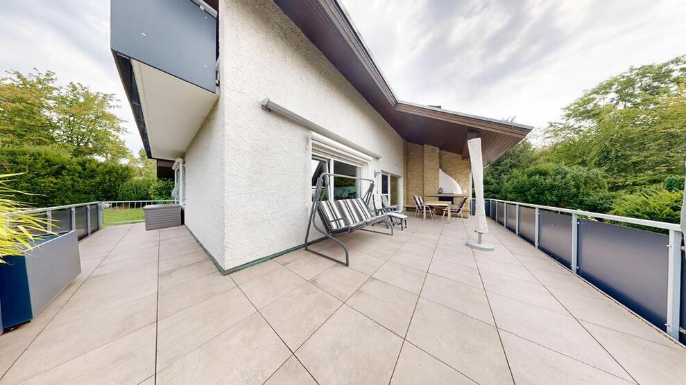 Exklusives, großes Einfamilienhaus in guter und ruhiger Ortsrand-Lage 9 zimmer