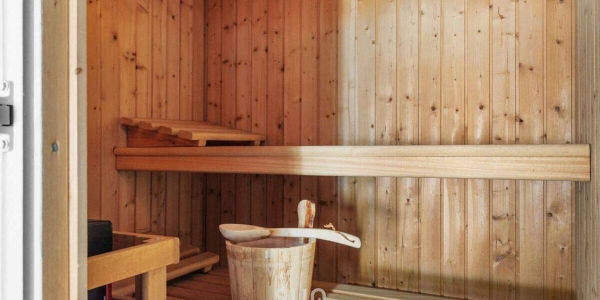 Familientraum.Grün. Ruhig. Einzigartig. Reiheneckhaus in Ulm-Unterweiler mit Pool und großem Garten! 8 zimmer