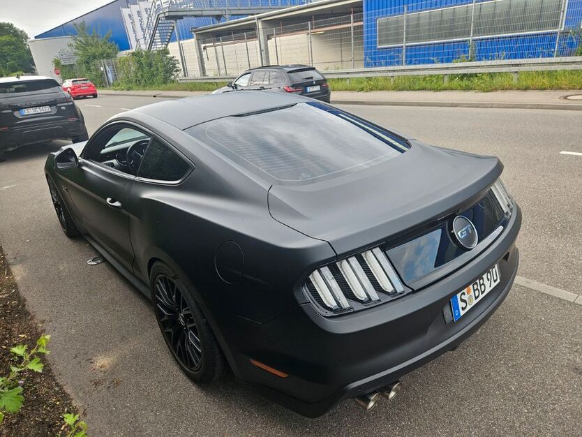 Ford Mustang 114.632 km 29.000 € Stuttgart 70329