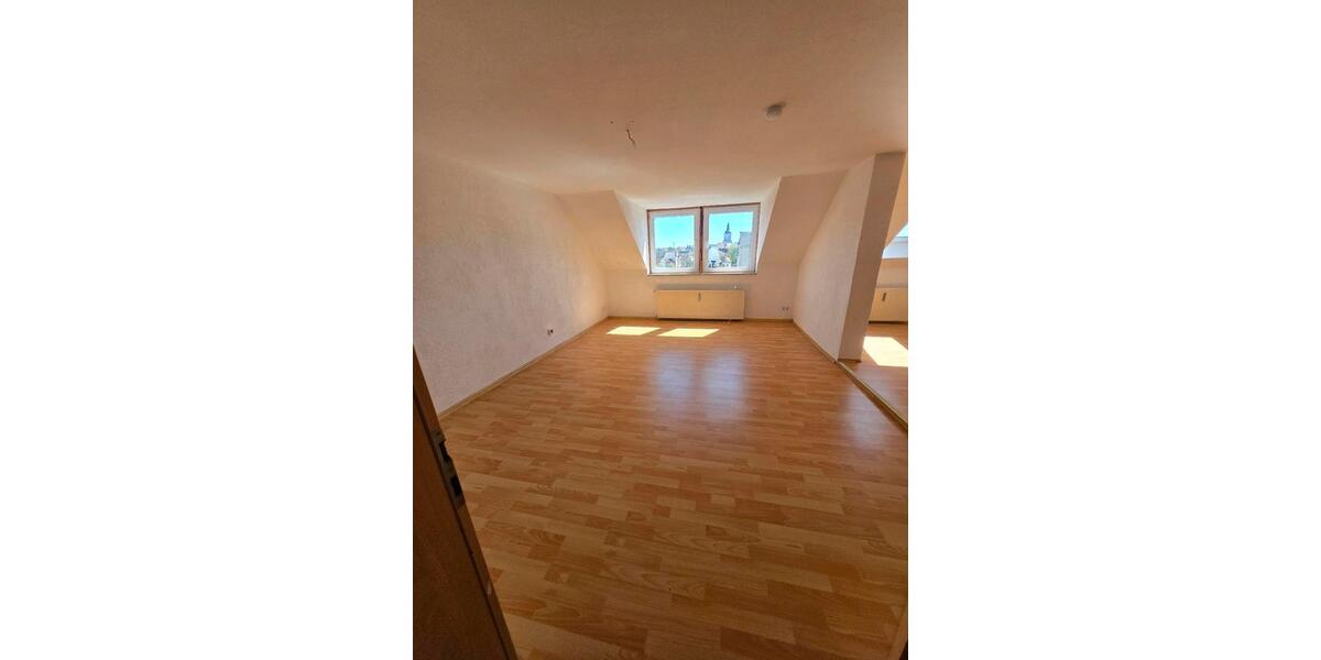 Dachgeschoßwohnung Meerane - 3 Zimmer, 75 m&sup2;, 354&euro; | Angebot:26413675