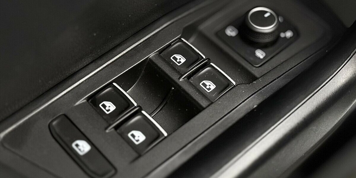 VW T-Roc R-line / Pano / 1. Hd / Kamera / AHK 93.000 km 23.690 &euro; Mönchengladbach 41066