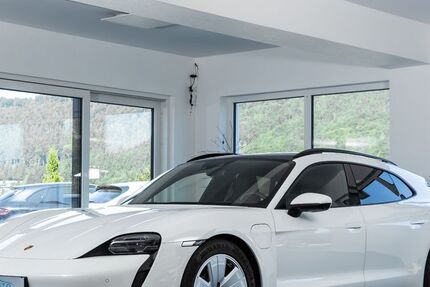 Porsche Taycan 17.000 km 65.800 € Rietheim-Weilheim 78604